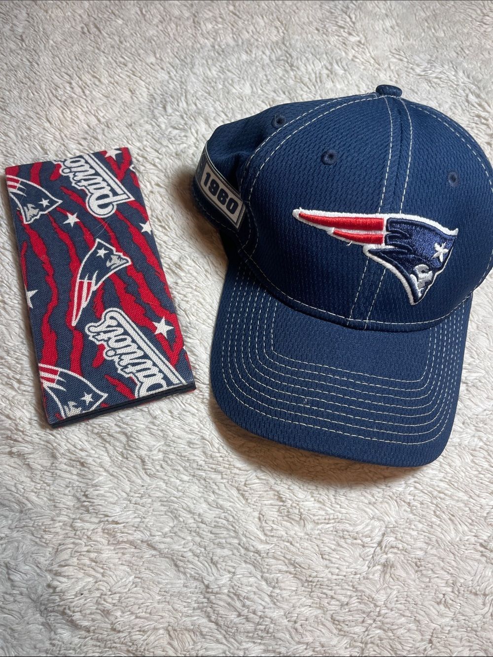 New England Patriots Navy Red Logo Baseball Cap and check holder
Bundle